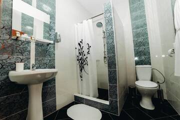Фото номера Улучшенный номер с кроватью размера «queen-size» Отель Complex Svetlana г. Posenichi 10